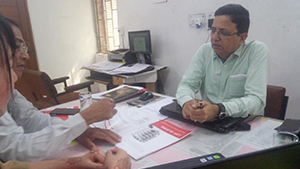 和國際政府官員開會